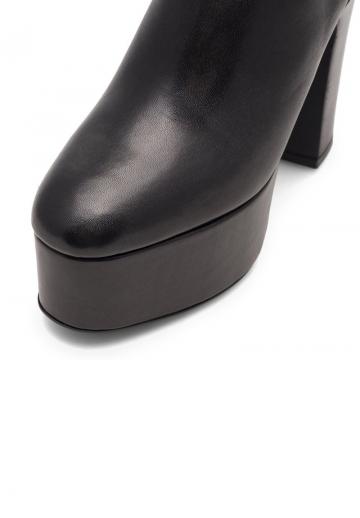 Полусапожки на высоком каблуке