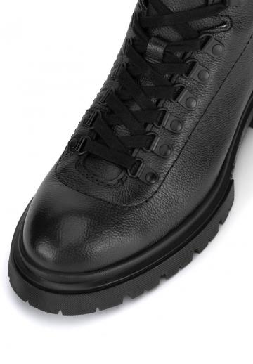 Ботинки на шнуровке