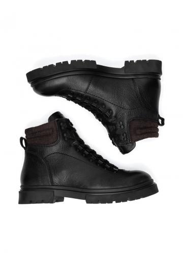 Ботинки на шнуровке