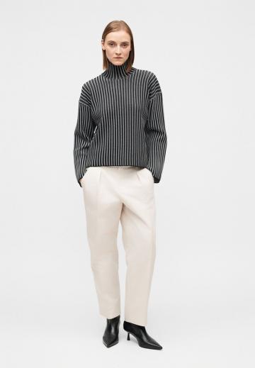 Пуловер в полоску