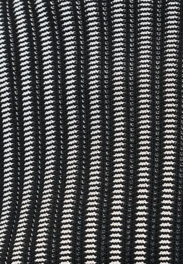 Пуловер в полоску