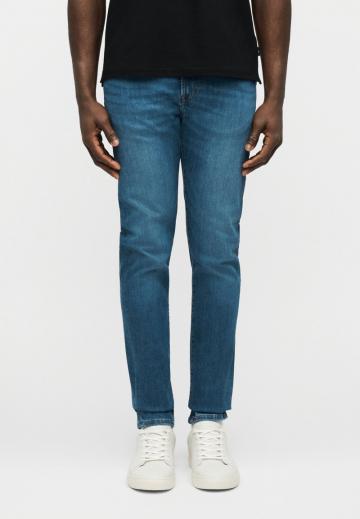 Узкие джинсы