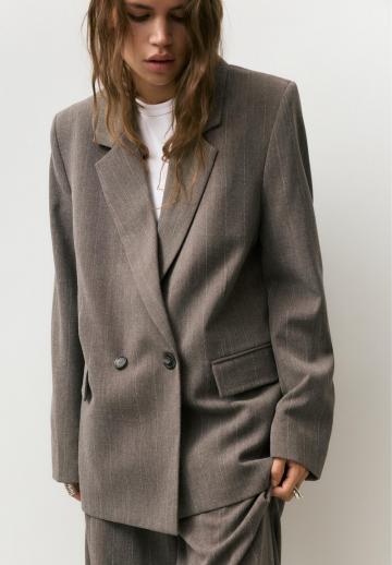 Блейзер с накладными карманами