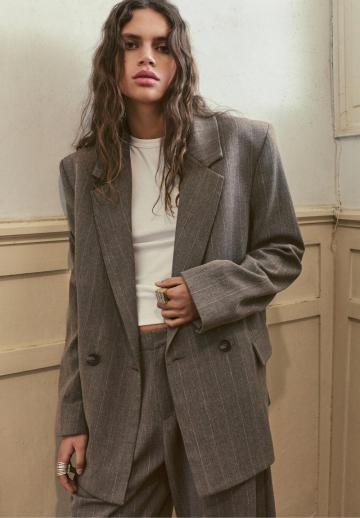 Блейзер с накладными карманами