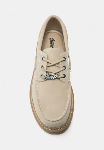 Ботинки на шнуровке