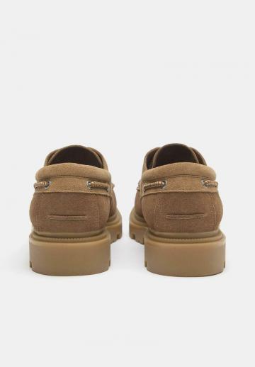 Ботинки на шнуровке