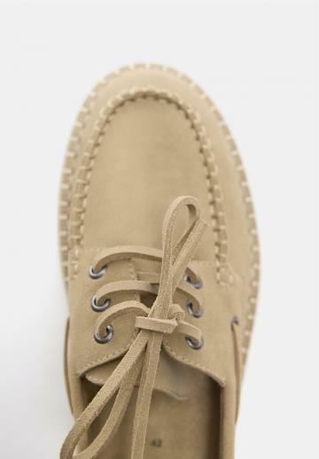 Ботинки на шнуровке