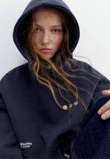 Пуловер с капюшоном