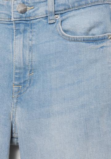 Клешеные джинсы