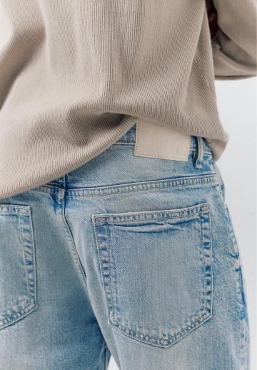 Прямые джинсы