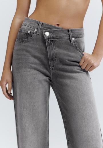Прямые джинсы