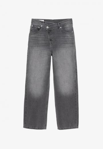 Прямые джинсы