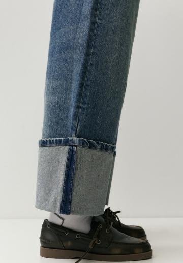 Прямые джинсы