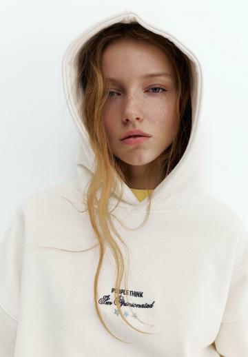 Пуловер с капюшоном