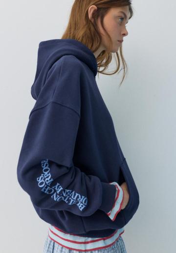 Пуловер с капюшоном