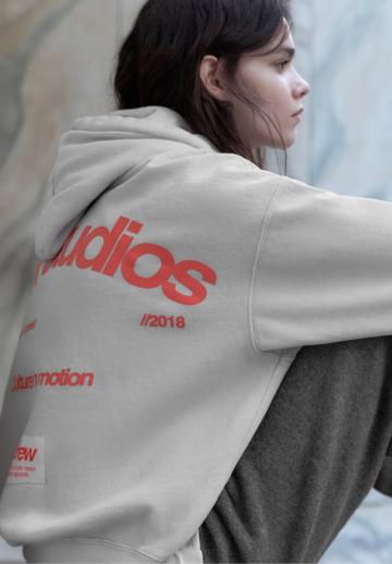 Пуловер с капюшоном