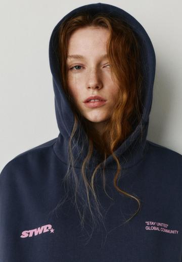 Пуловер с капюшоном