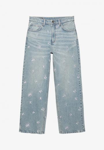 Прямые джинсы