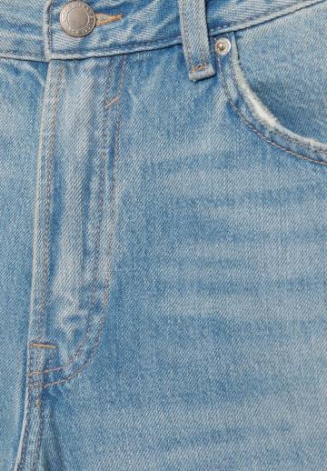 Короткие джинсы