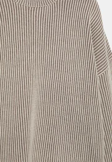 Пуловер в полоску