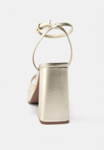 Босоножки на платформе