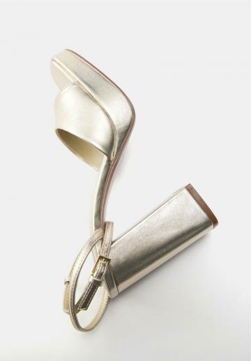 Босоножки на платформе