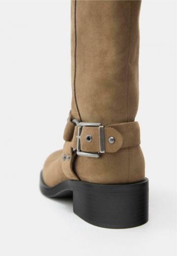 Сапоги на платформе