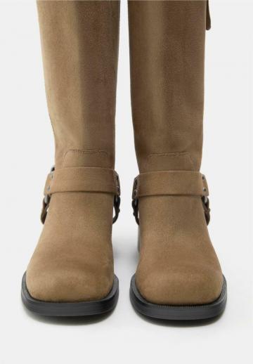 Сапоги на платформе