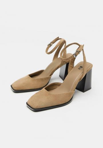 Туфли с высоким носом