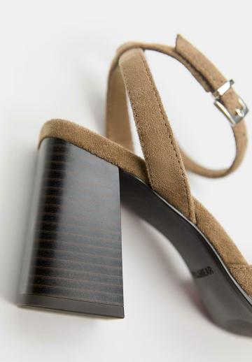 Туфли с высоким носом