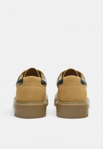 Ботинки на шнуровке