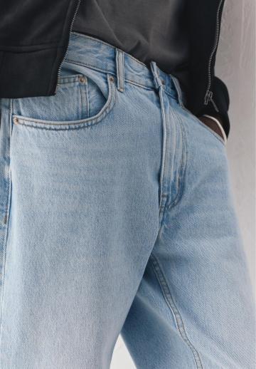 Прямые джинсы