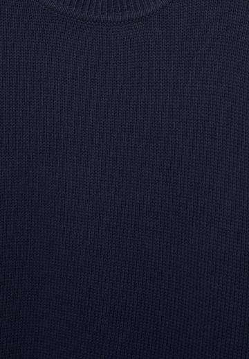 Пуловер в полоску