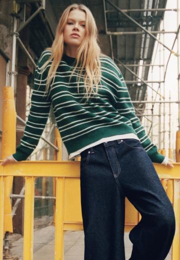 Пуловер в полоску