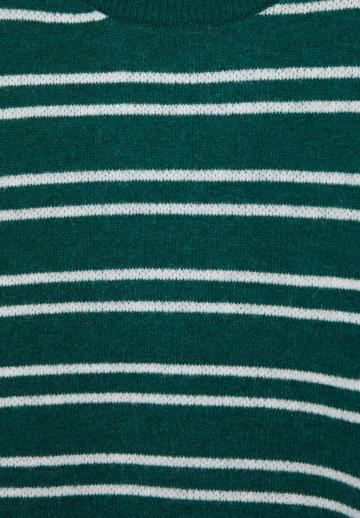 Пуловер в полоску