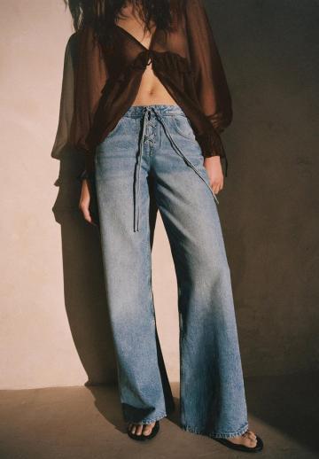 Клешеные джинсы