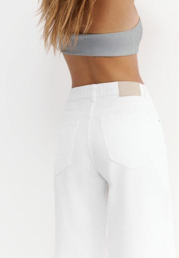 Клешеные джинсы