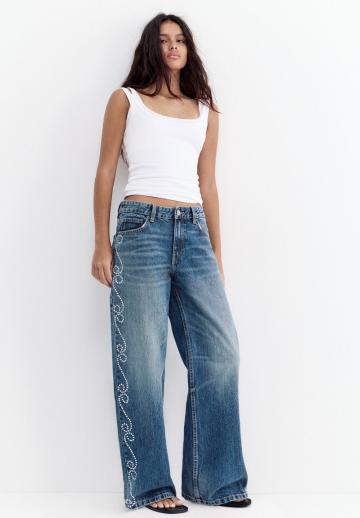 Прямые джинсы