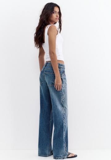 Прямые джинсы