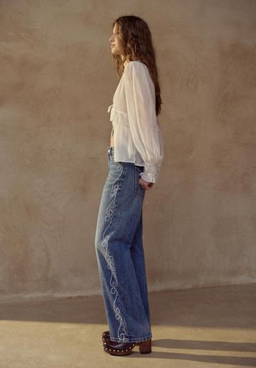 Прямые джинсы