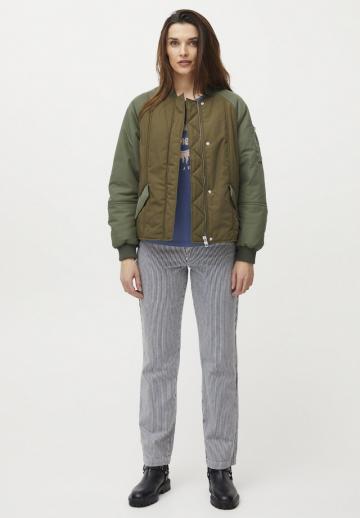 Куртка с накладнымит карманами