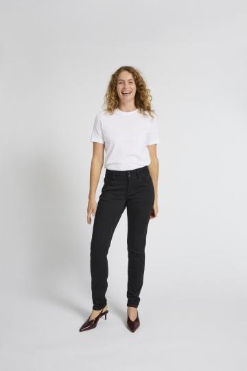 Узкие джинсы