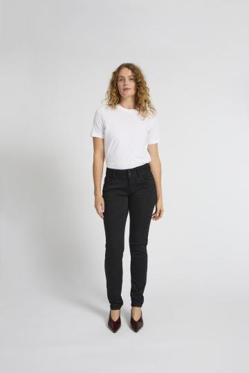 Узкие джинсы