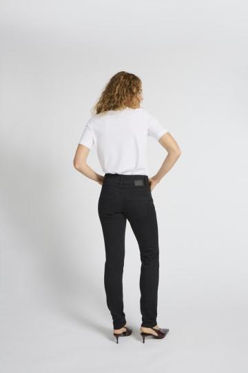 Узкие джинсы