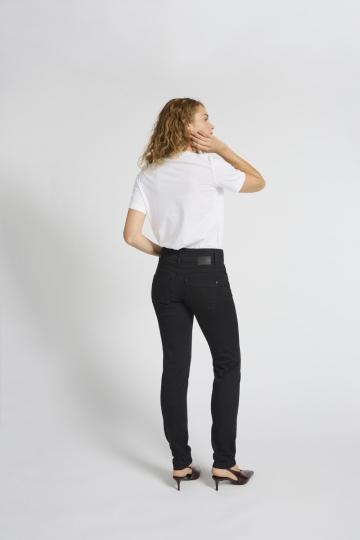 Узкие джинсы