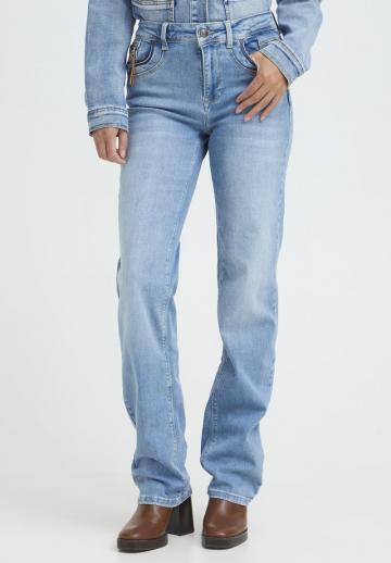 Прямые джинсы