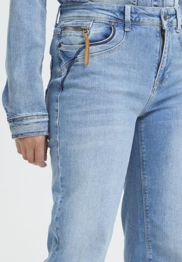 Прямые джинсы