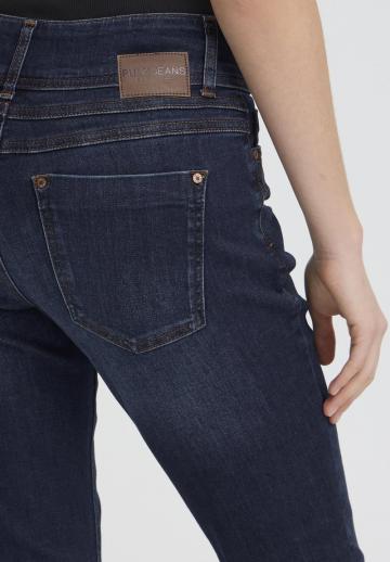 Узкие джинсы