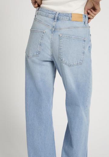 Свободные джинсы