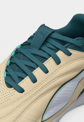 Футбольные бутсы